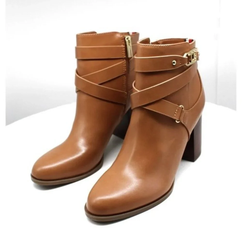 Tommy Hilfiger Darhla Block Heel Bootie (size 7.5) - Picture 5 of 8
